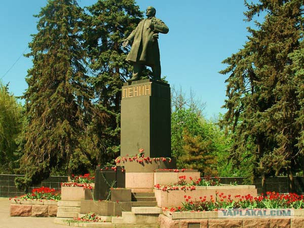 Памятники Ленину