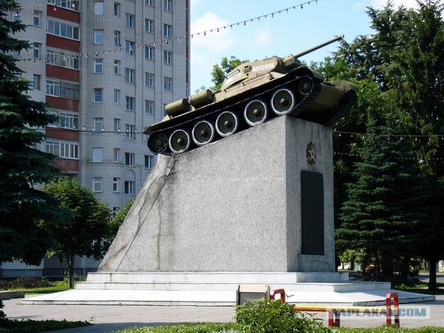 Советские монументы и уличные памятники
