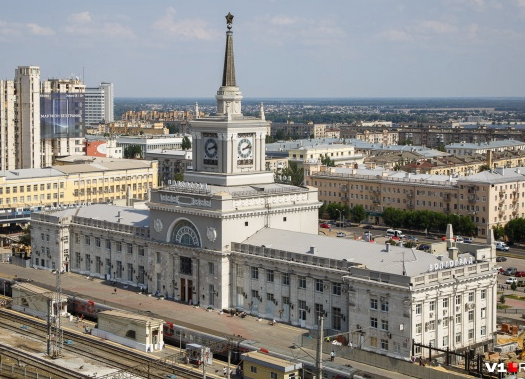 Больной сосед предлагает жить вместе, хотя я замужем