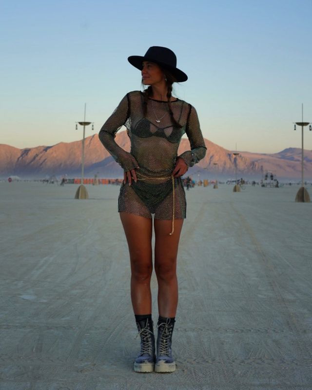 Девушки с фестиваля Burning Man-2023