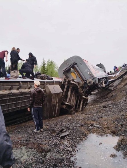 Сошёл с рельс пассажирский поезд Воркута-Новороссийск