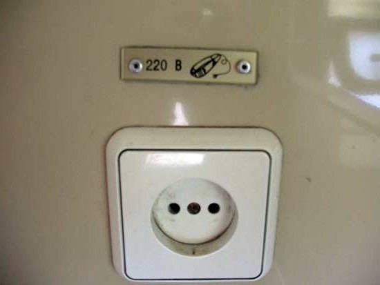 Выдержит ли розетка 220 вольт в поезде?