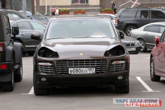 У Mazda в Ростове вырезают противотуманки.=
