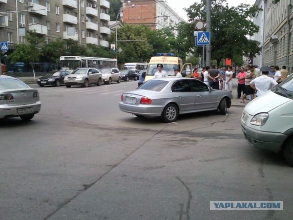 Машина депутата ЕР снова попало в ДТП в Ростове