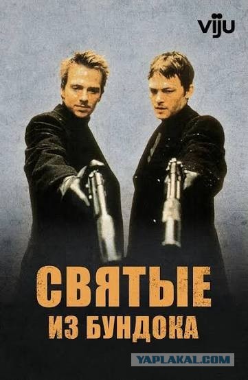 Неадекват с лопатой бросился на людей у храма в Москве и был застрелен