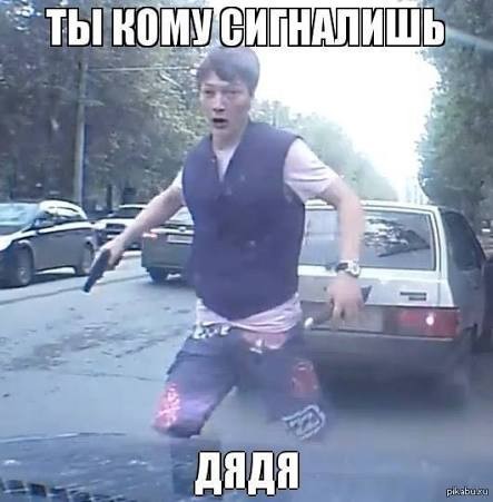 Неадекватный водитель BMW разбил монтировкой чужой автомобиль после ДТП на Амундсена в Екатеринбурге