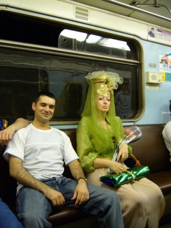 Сумасшедший наряд в метро
