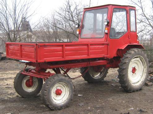 На таком ЗиЛу, и в соседний посёлок на дискотеку, не зазорно ездить