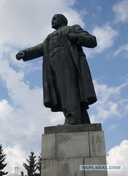 Памятники Ленину