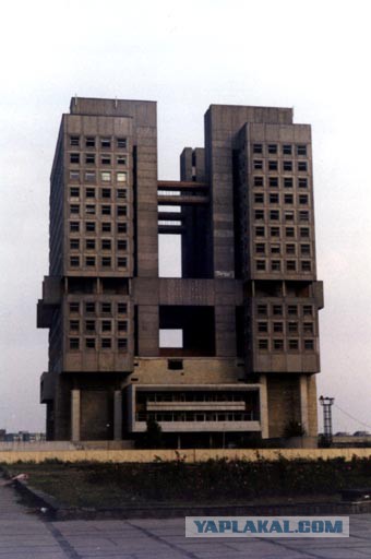 Брутальные колоссы: топ-15 самых жутких шедевров архитектуры