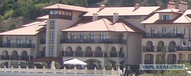 Если чуть-чуть обрезать фото...