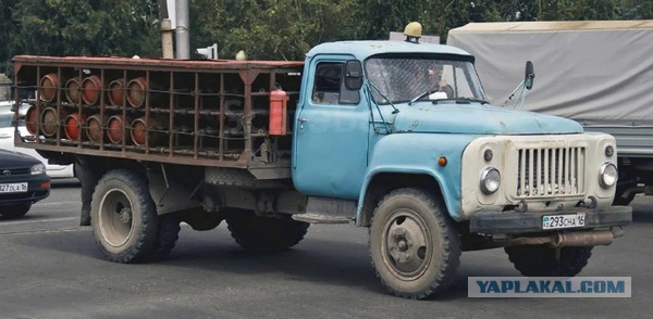 На одном газу: в РФ хотят запретить самостоятельную заправку баллонов на АЗГС