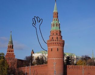 В Германии самолет примерз к рулежной полосе