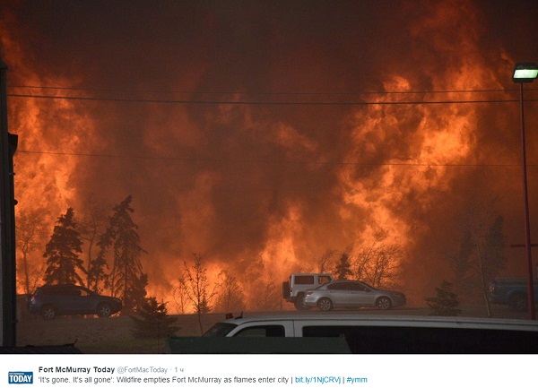 Все население города в Канаде приказано эвакуировать из-за лесных пожаров