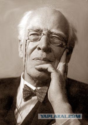 Думает, что любит тебя!