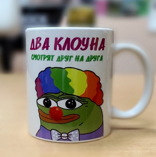 Фразу "приятного аппетита" на офисном обеде пора запретить