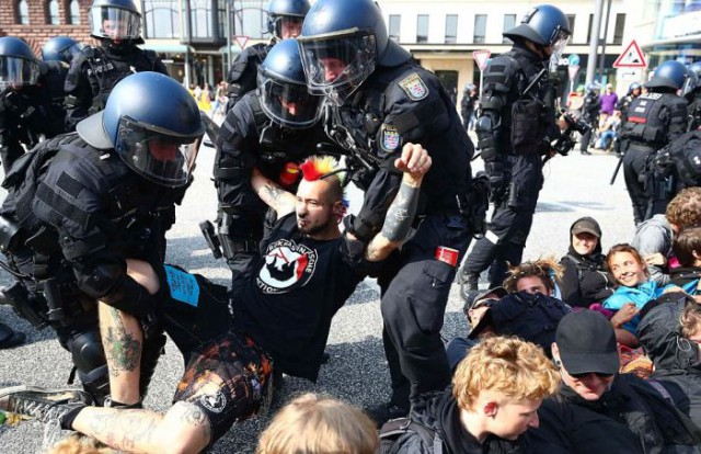Беспорядки в первый день саммита G20 в Гамбурге