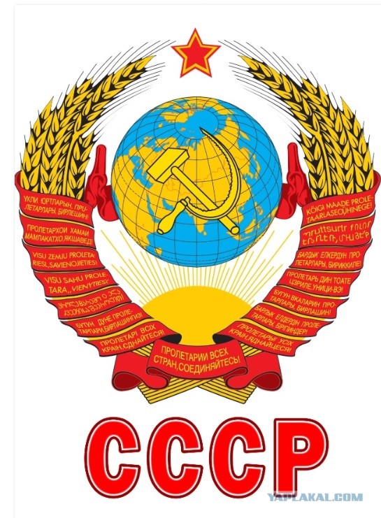 Почему этот любитель пива стоит сразу с двумя кружками в руках? 1980–е