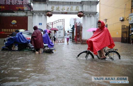 В Китае третьи сутки идут самые сильные дожди за последние 100 лет