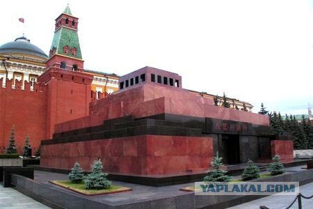 ЖИРИНОВСКИЙ ПРЕДЛАГАЕТ ВЫНОС МУМИИ ИЗ МАВЗОЛЕЯ