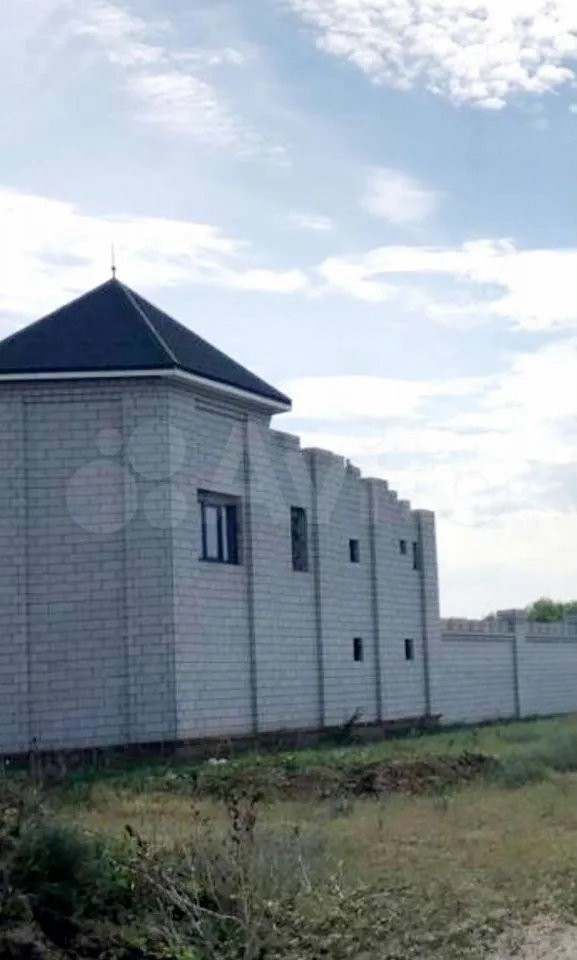 Под Волгоградом продают замок — личную крепость с башнями для лучников выставили за ₽40 млн.