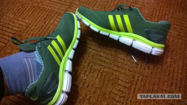 Саморазлагающиеся кроссовки Adidas