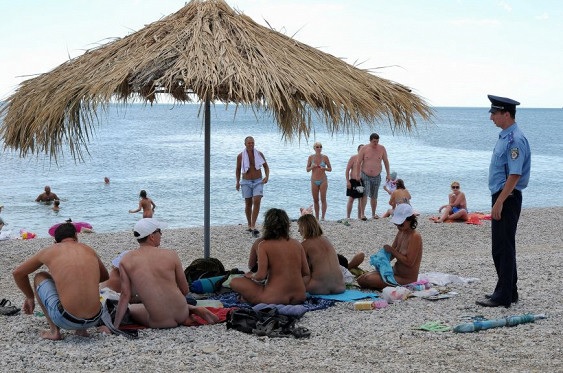 В Крыму откроют нудистский пляж по просьбе священника