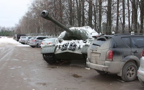 Вот так москвичи устраивают войны между собой за расчищенные места на парковке