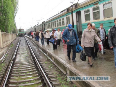 В зону боев под Славянском попал поезд