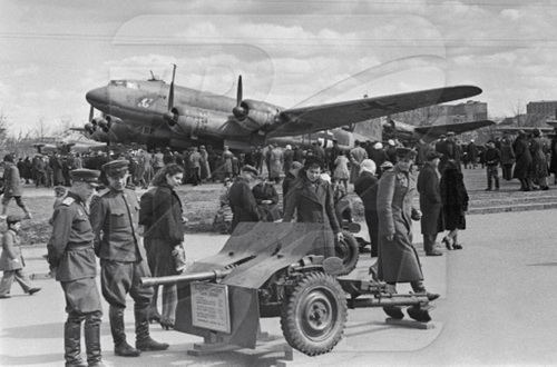 Выставка трофейного вооружения в парке Горького, 1943 г