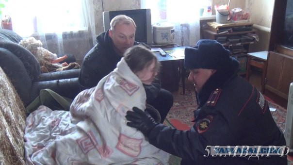 Видео с места захвата в заложники 13-летней девочки в Омске