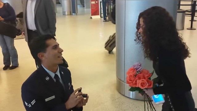 27 метких снимков из аэропорта, которые оценит любой авиапассажир