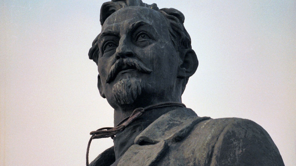 Путин вернул академии ФСБ имя Дзержинского