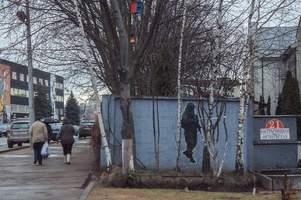 "Я просто ехал в троллейбусе". 31-летний россиянин получил 15 суток за "Марш нетунеядцев"