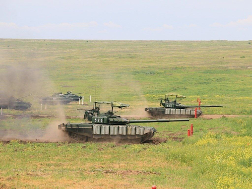 Новая система защиты от противотанковых ракет Т-72Б3 был продемонстрирован на полигоне Кадамовский в Ростовской области