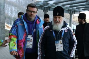 Символика олимпиады теперь даже на Патриархе.