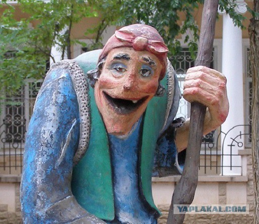 Сломанная челюсть подарила кошке загадочную улыбку