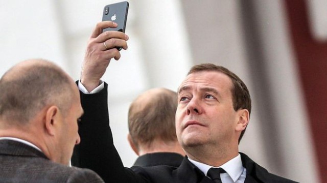 Дмитрий Медведев предложил запретить американские товары в ответ на санкции США