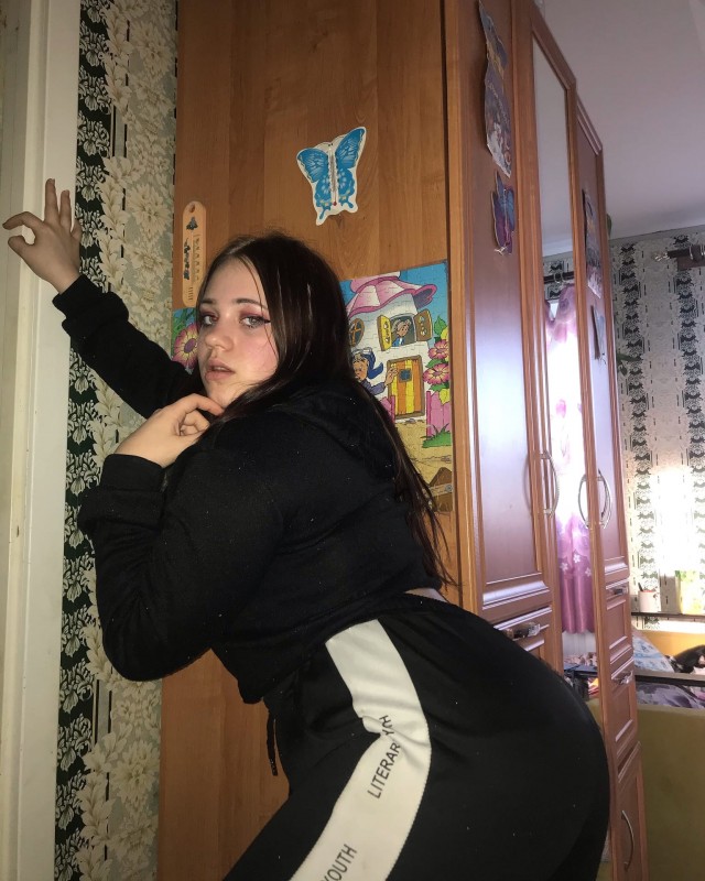 Девчонки, хватит кобениться перед фотиком