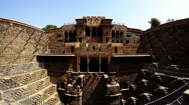 Колодец Chand Baori в Индии (26 фото)