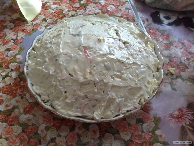 Салат из крабовых по дженибековски.