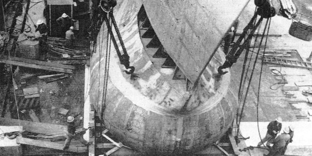 Кто кого? 45-метровый кальмар и светящиеся акулы против ВМС США