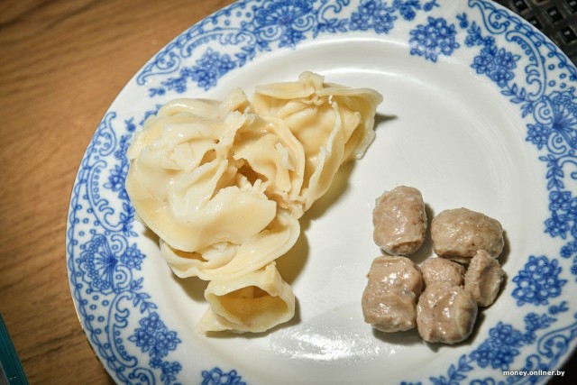 Открываем белорусские пельмени и смотрим, что внутри