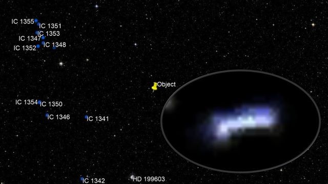 Недалеко от созвездия Водолея сделано загадочное открытие: в поле зрения попала неопознанная аномалия, напоминающая космическую