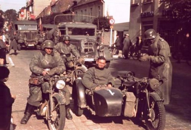 Цветные фотографии бронетехники времён Второй мировой войны