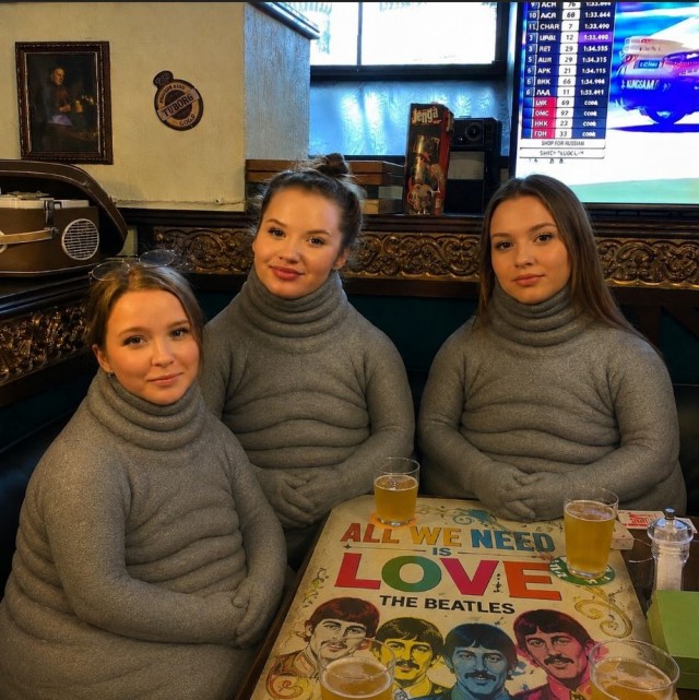 Традиционное развлечение: мадам попросила "Фотошоперы, исправьте фотку, пожалуйста"
