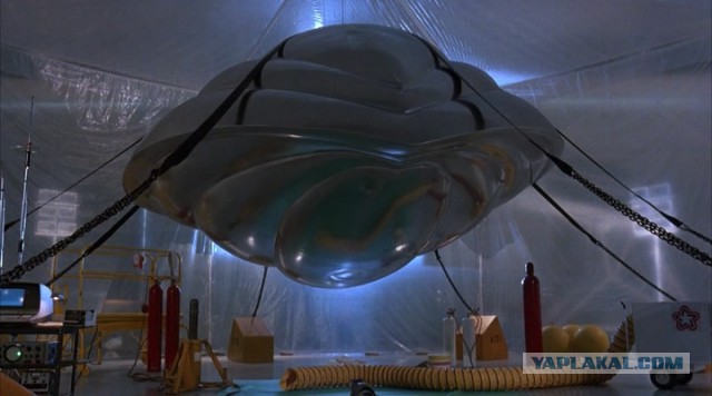 В США удалось заснять транспортировку загадочного летального аппарата