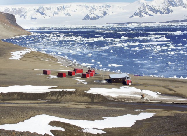 У какой страны больше всех полярных станций в Антарктиде