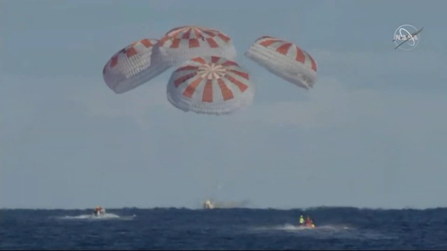 Первая посадка Dragon v2 от Spacex