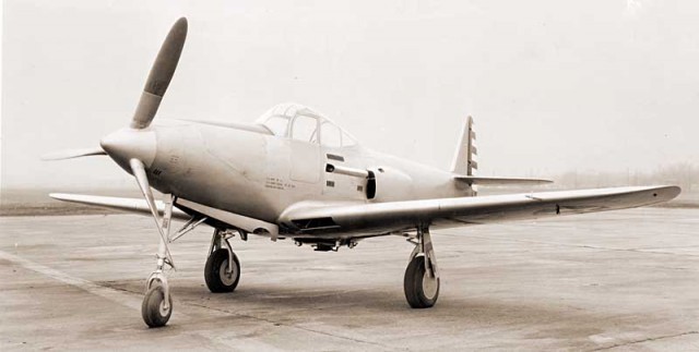 Р-39 Аэрокбра. Американская любимица сталинских соколов. История создания и основные модификации.